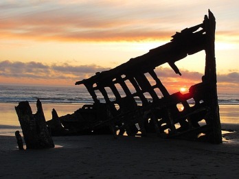 4.1309601316.shipwreck-sunset